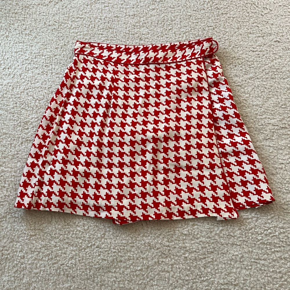 Red and Cream Skort Size Small